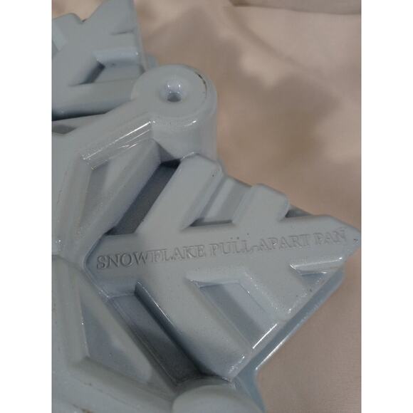Blue NordicWare Snowflake Pull Apart Pan - Picture 5 of 5